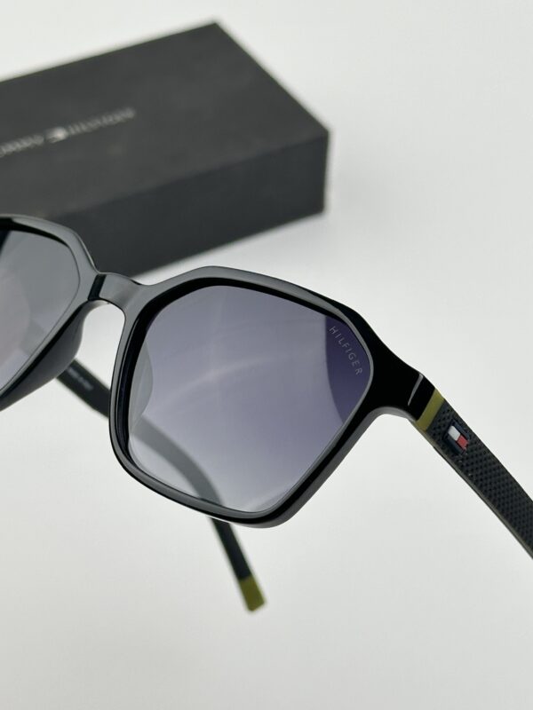 عینک آفتابی تامی هیلیفگر مدل TH1949